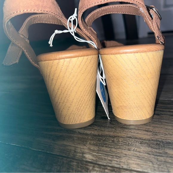 Universal Thread women size 7 1/2 suede sandals NWT - Picture 5 of 8